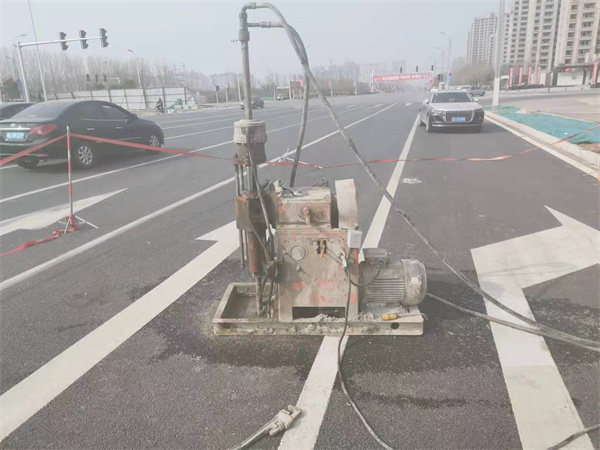 昌乐公路路面下沉沉降开裂注浆加固施工